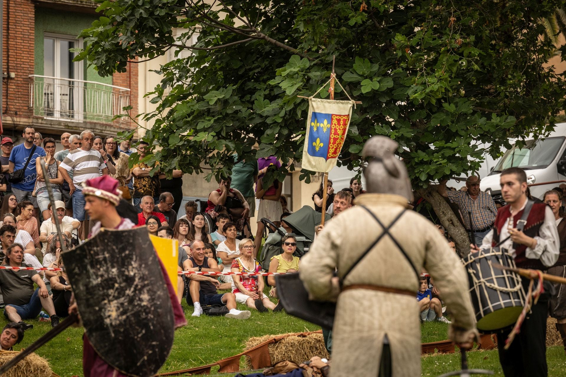 Recreación de las tropas logroñesas frente a las galas