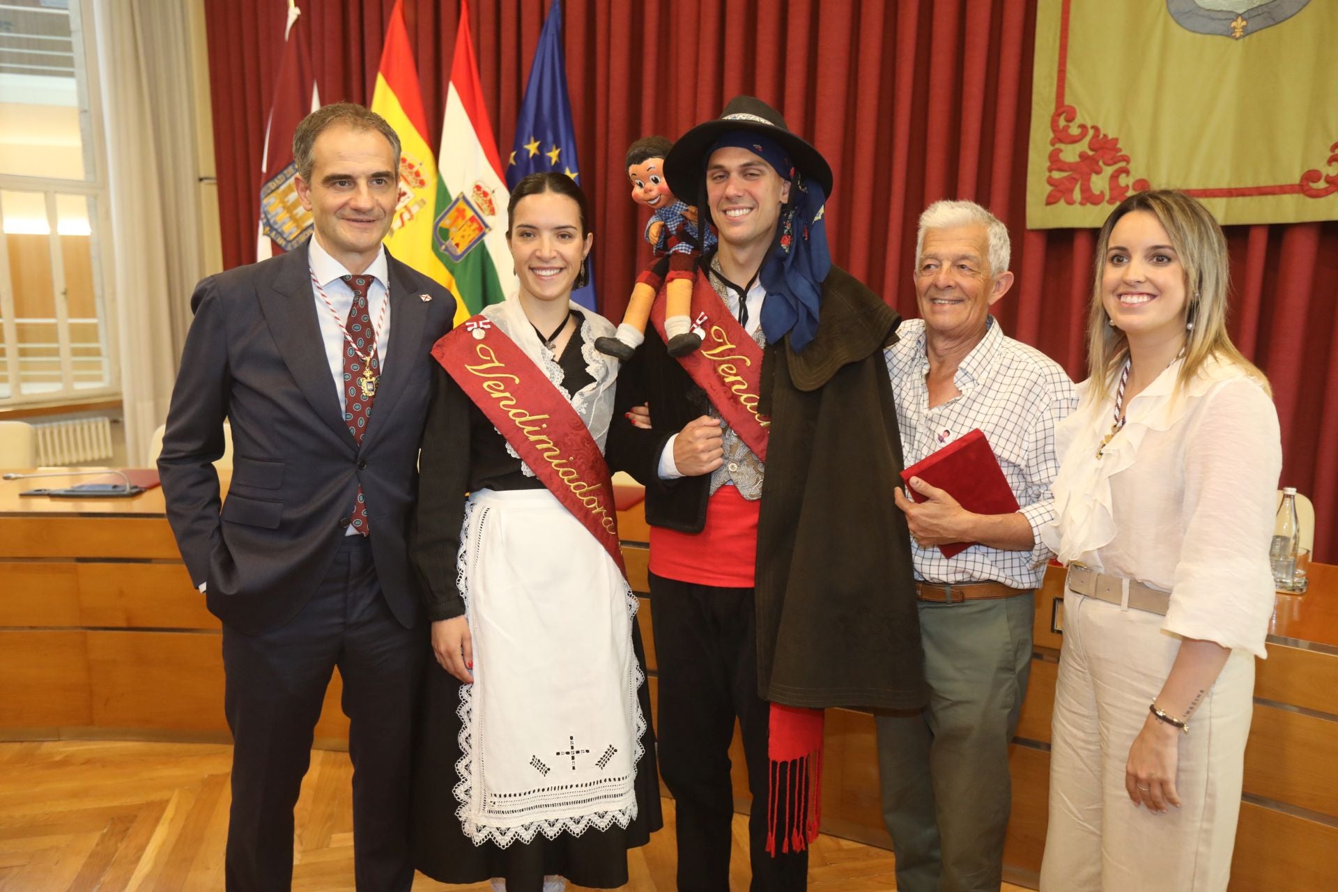 La entrega de las insignias de San Bernabé, en imágenes