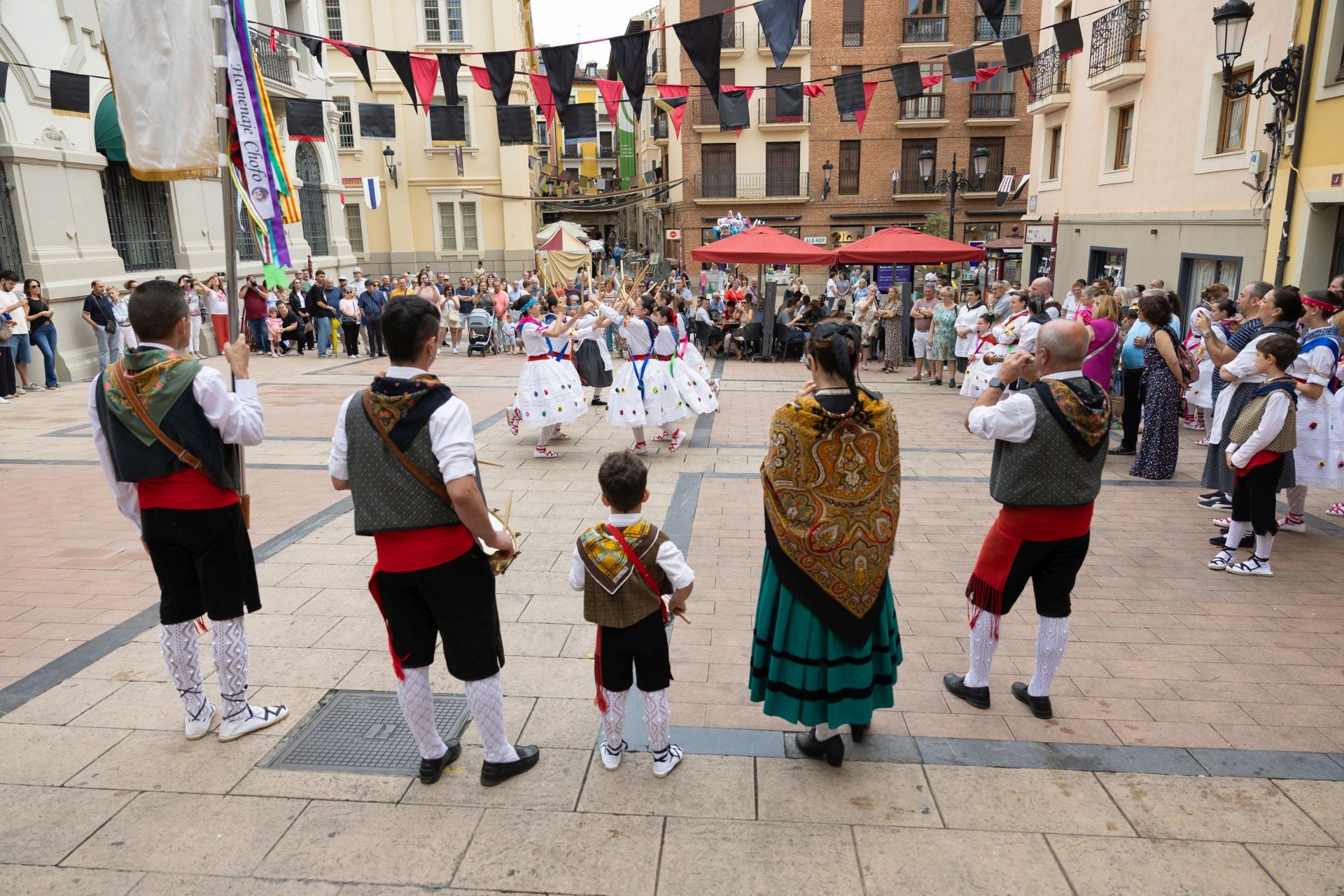 Logroño se viste de tradición