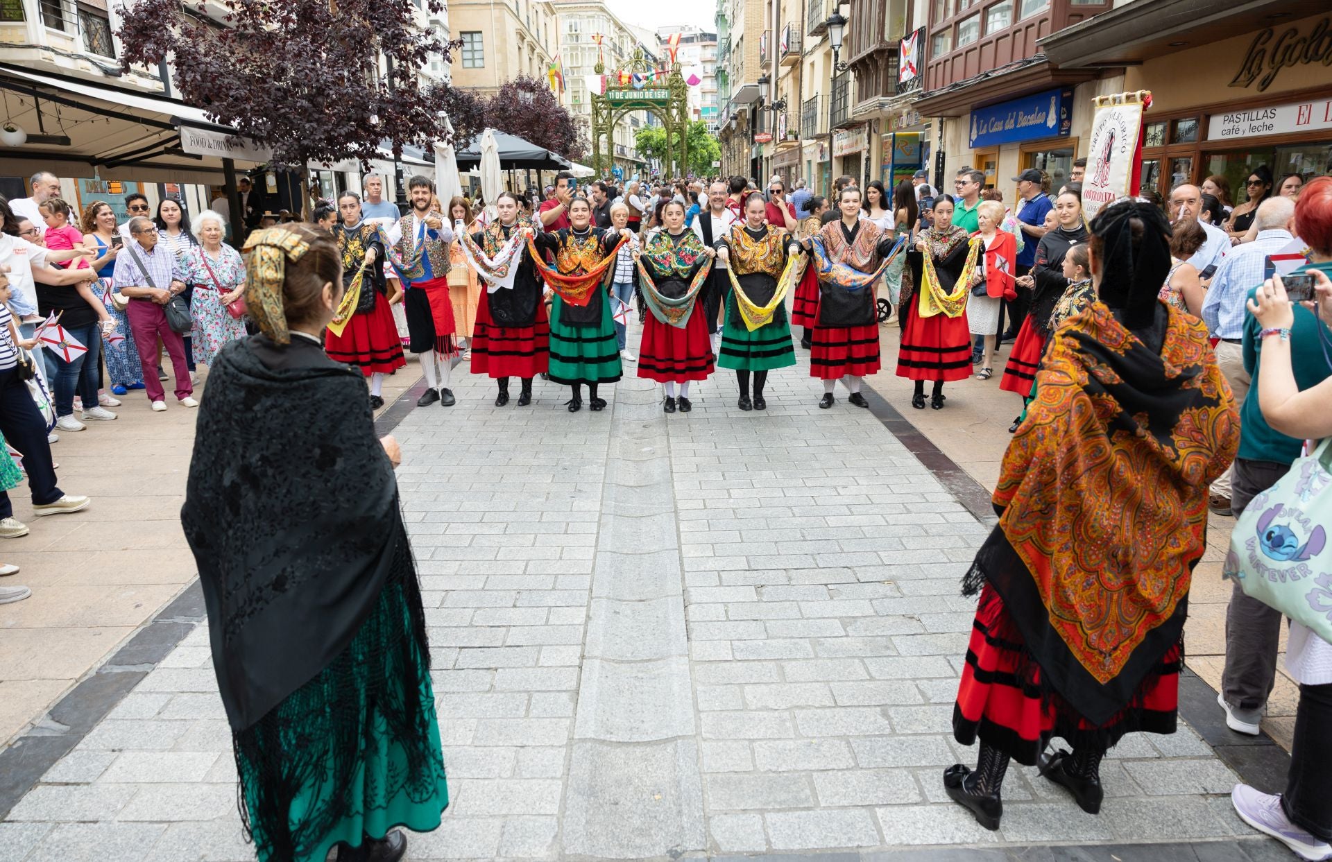 Logroño se viste de tradición