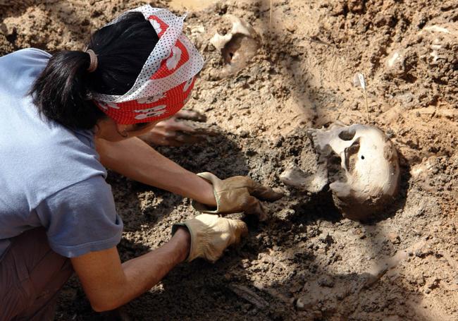 Excavación de los fusilados en Viguera.