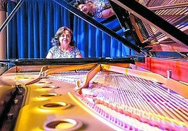 La pianista alicantino-leonesa Raquel del Val, en la Sala Gonzalo de Berceo.