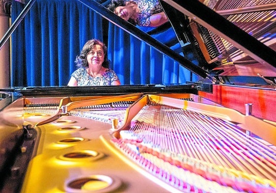 La pianista alicantino-leonesa Raquel del Val, en la Sala Gonzalo de Berceo.