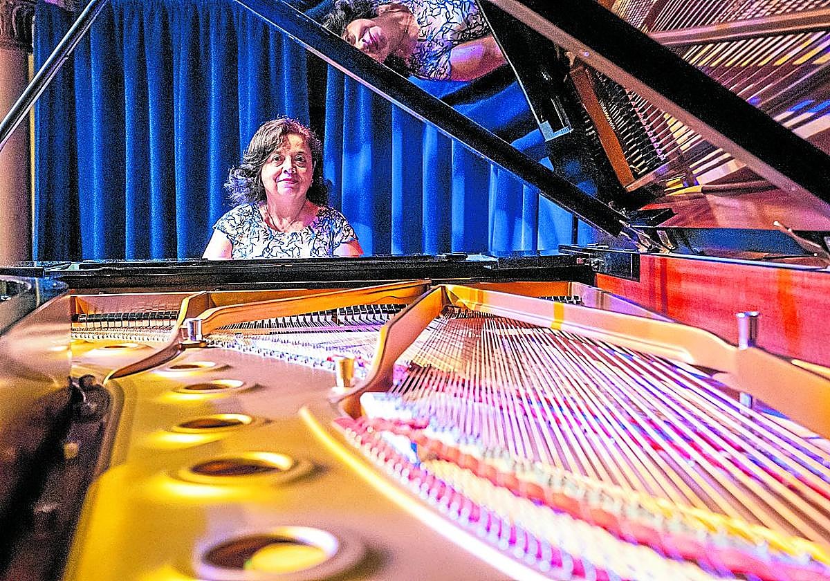 La pianista alicantino-leonesa Raquel del Val, en la Sala Gonzalo de Berceo.