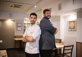 Rafa Gaona (chaqueta blanca) y Alex Madruj coincidieron en la Escuela de Hostelería de Santo Domingo de la Calzada.
