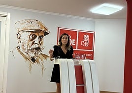 Naiara Hernáez durante la rueda de prensa ofrecida ayer en la sede socialista.