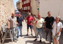 Un grupo de prejaneros afectados, entre los muchos que reclaman el despliegue completo del servicio para toda el municipio.