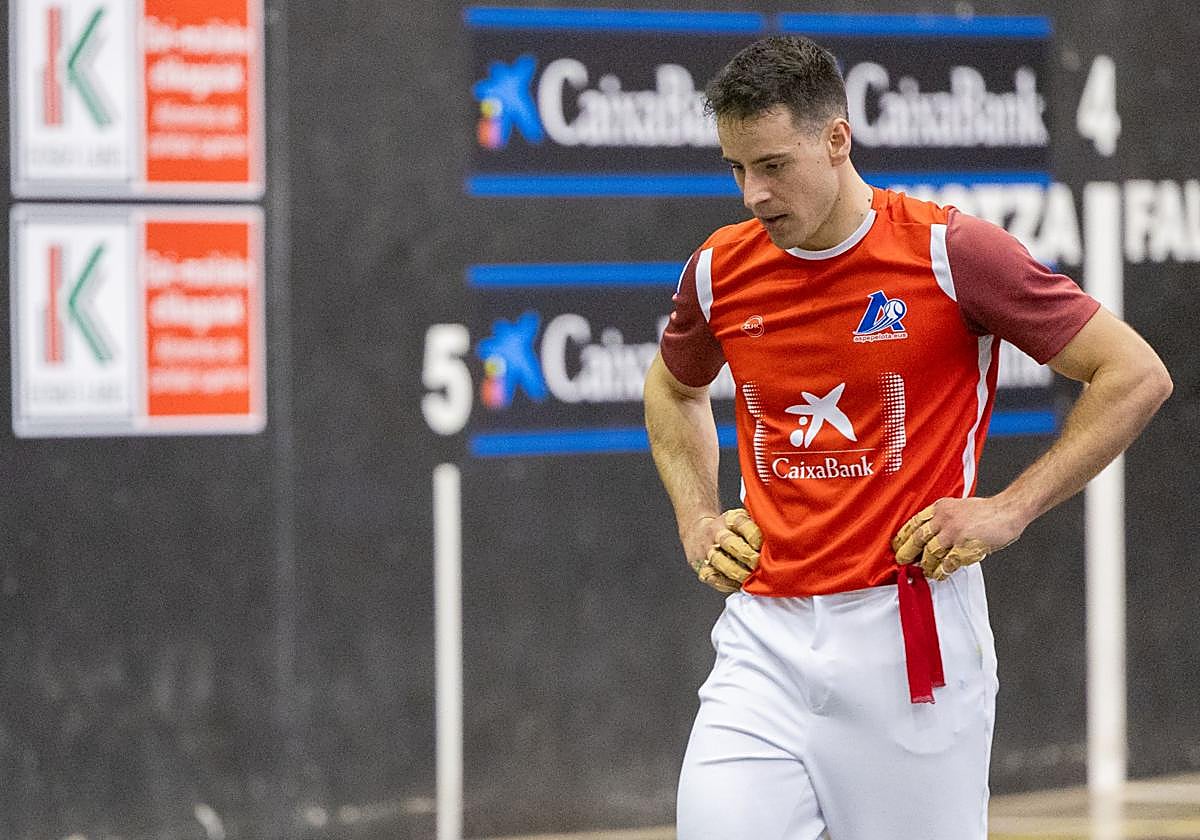 Darío se toma su tiempo en un reciente partido en Labastida.