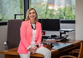 La rectora de la UR, Eva Sanz, en su despacho