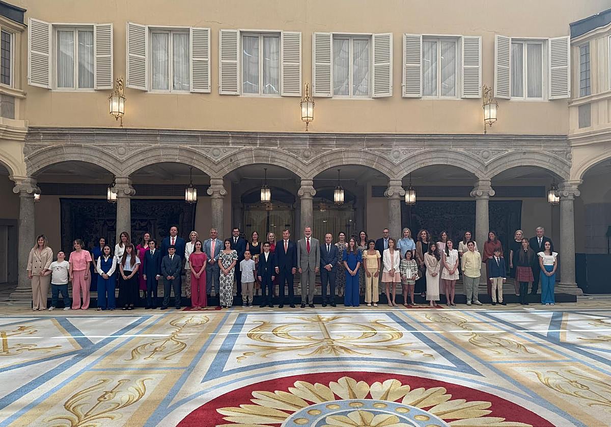 Don Felipe VI recibe en El Pardo a los ganadores de la 43ª edición del certamen ¿Qué es un rey para ti?