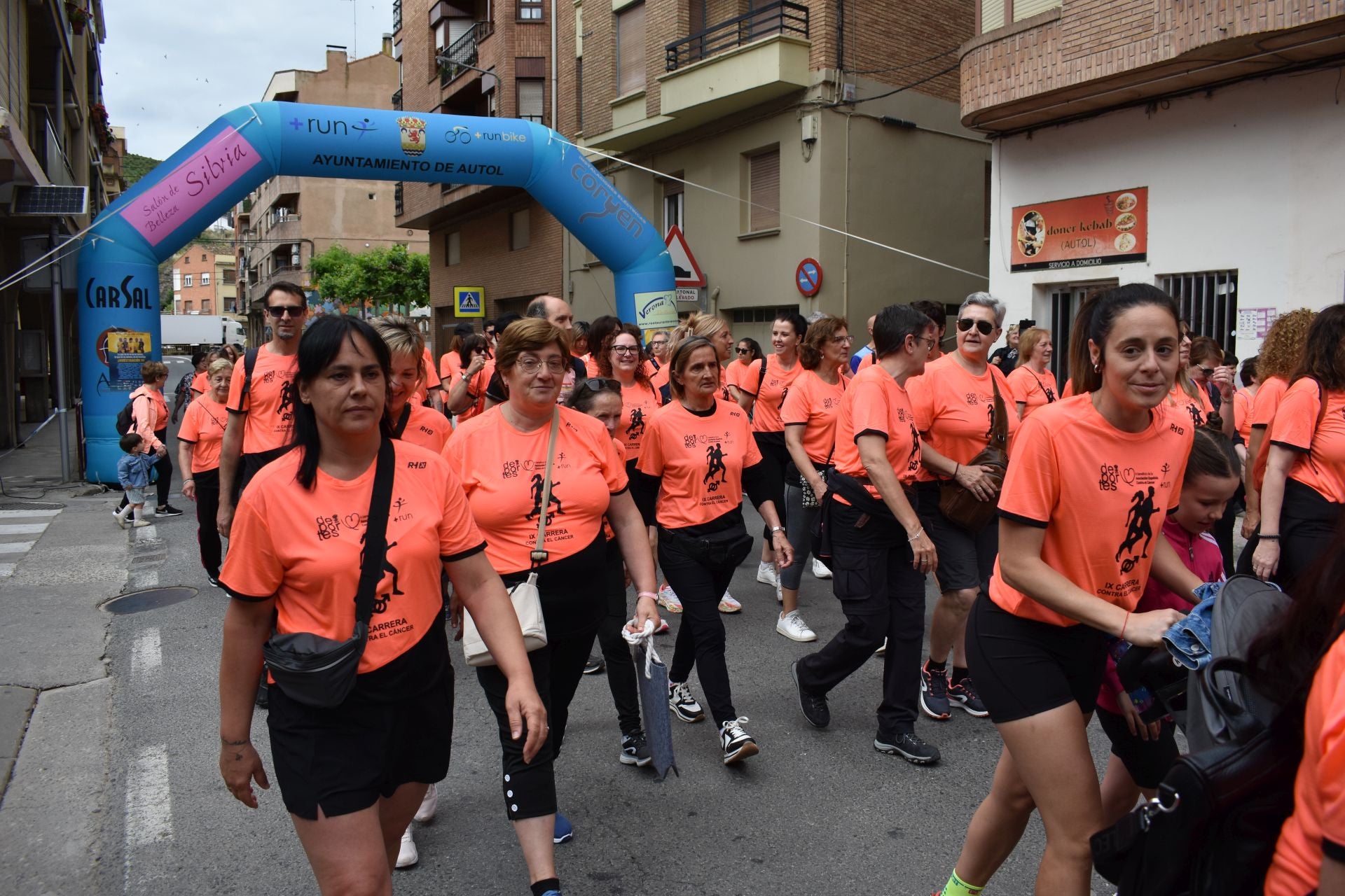 Deporte en la calle y marcha contra el cáncer, en Autol