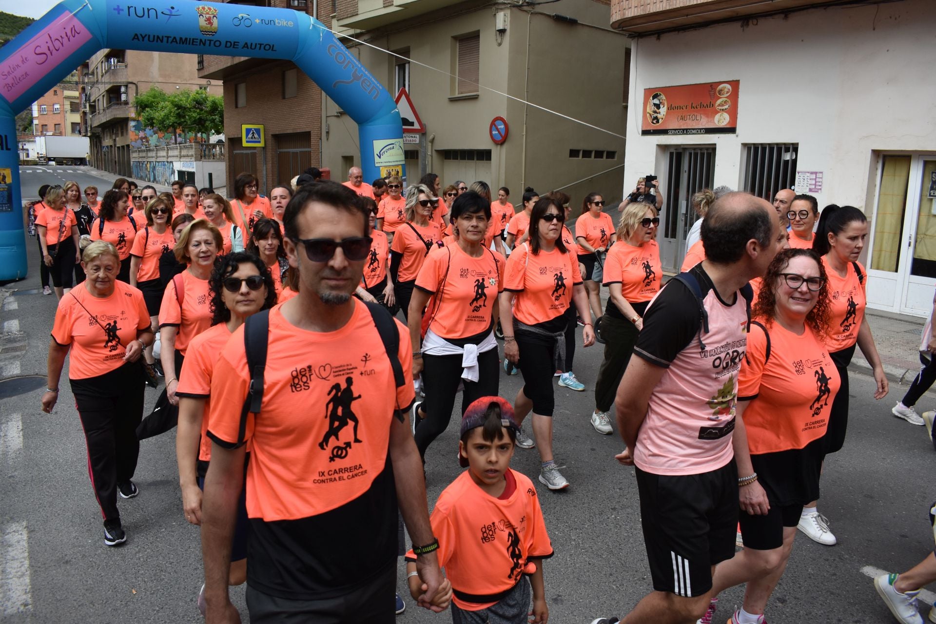 Deporte en la calle y marcha contra el cáncer, en Autol