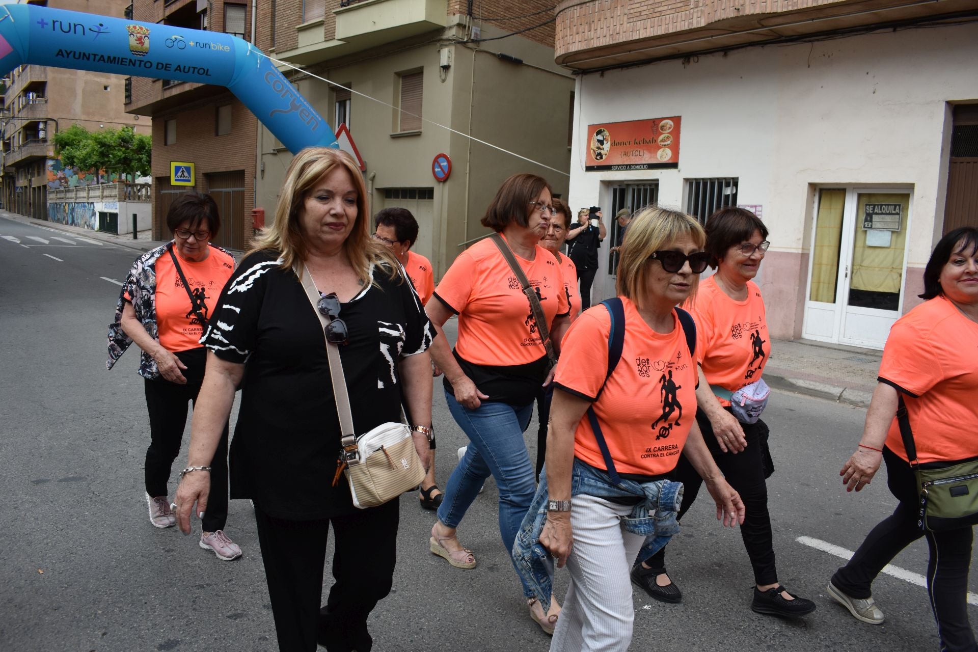 Deporte en la calle y marcha contra el cáncer, en Autol