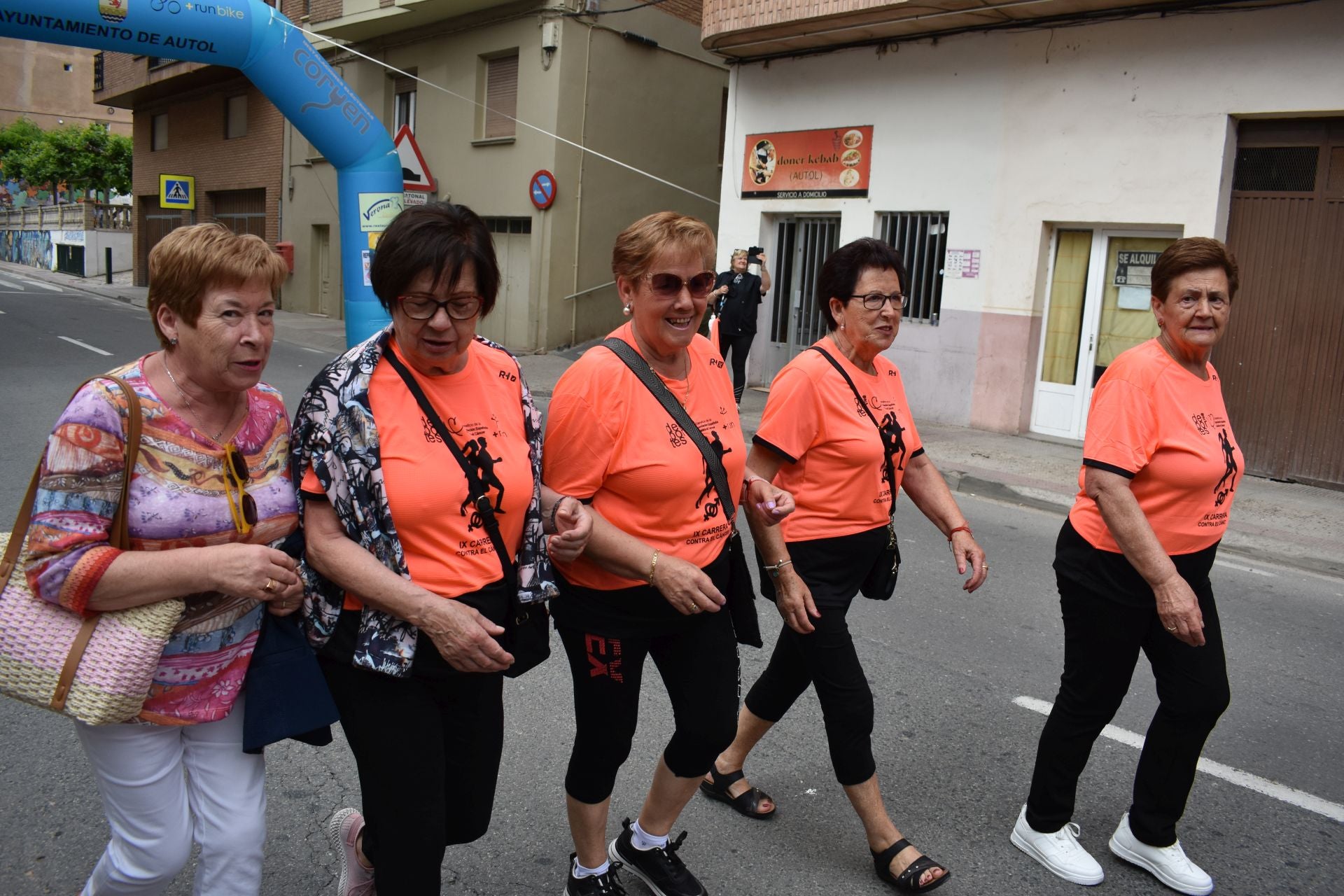 Deporte en la calle y marcha contra el cáncer, en Autol