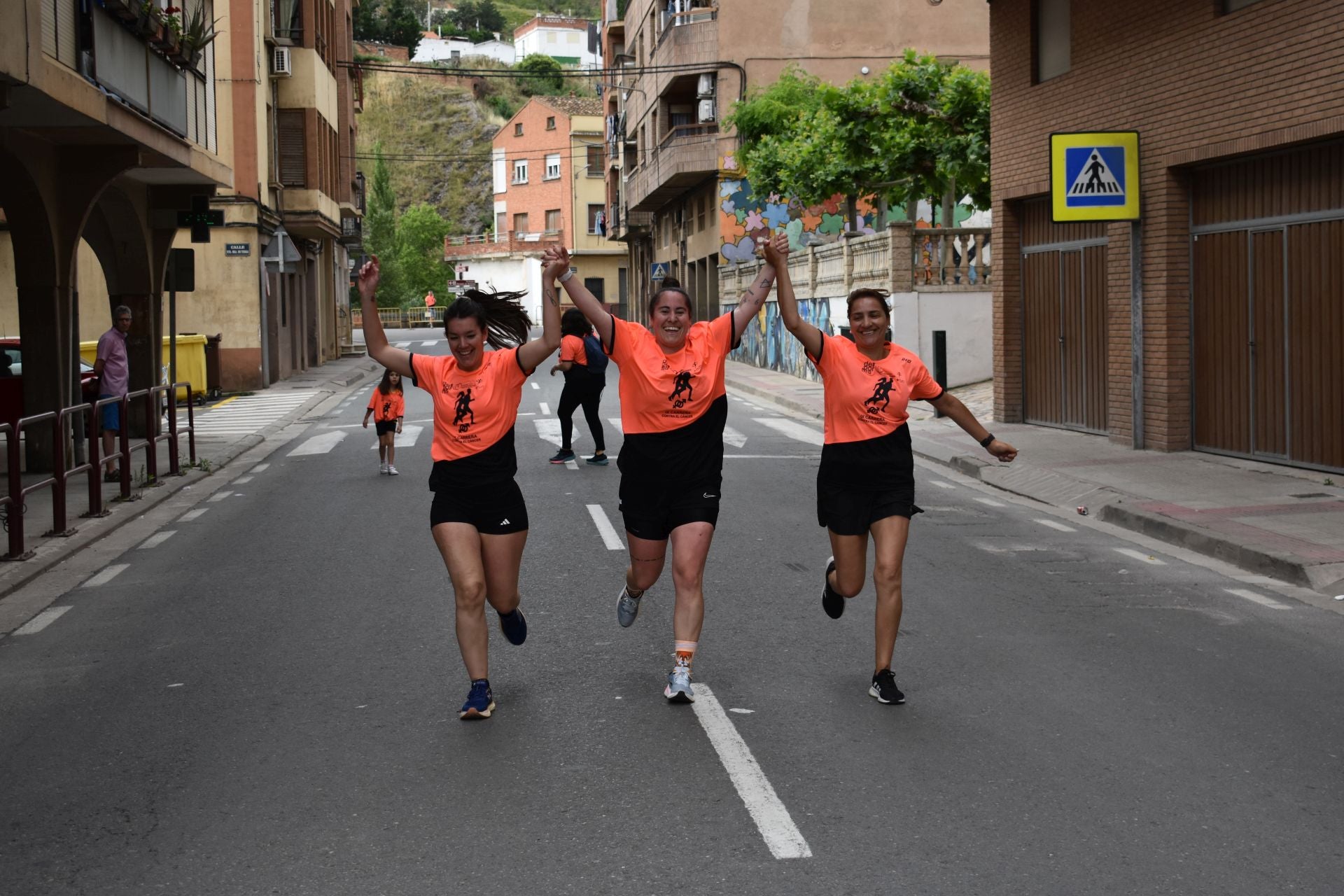 Deporte en la calle y marcha contra el cáncer, en Autol