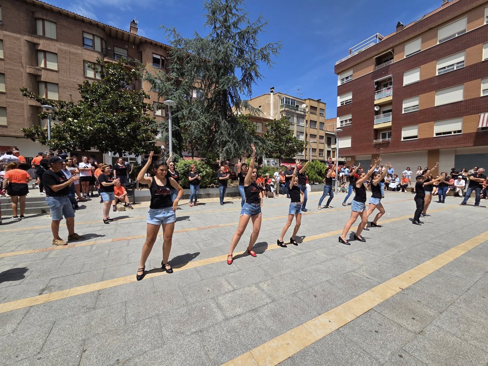 Deporte en la calle y marcha contra el cáncer, en Autol