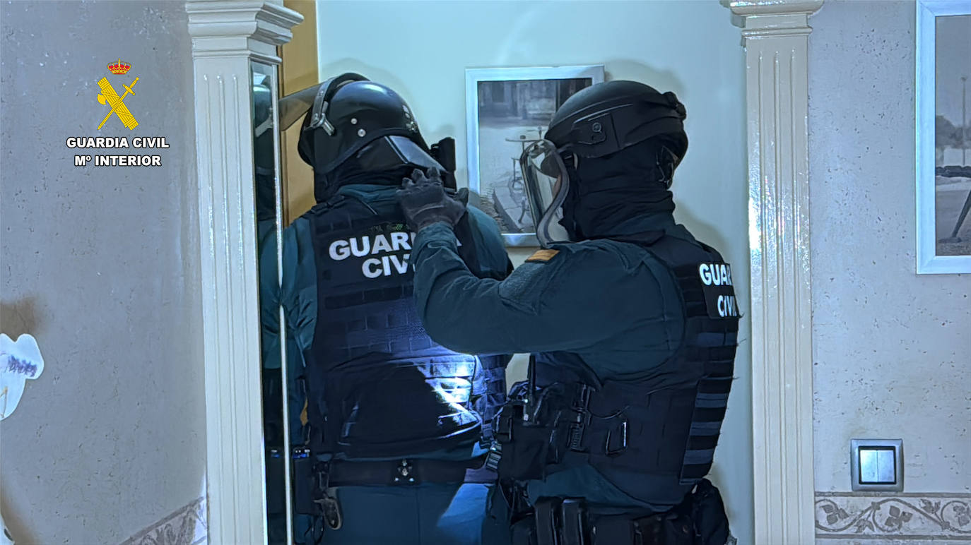 Las imágenes del operativo de la Guardia Civil en Calahorra