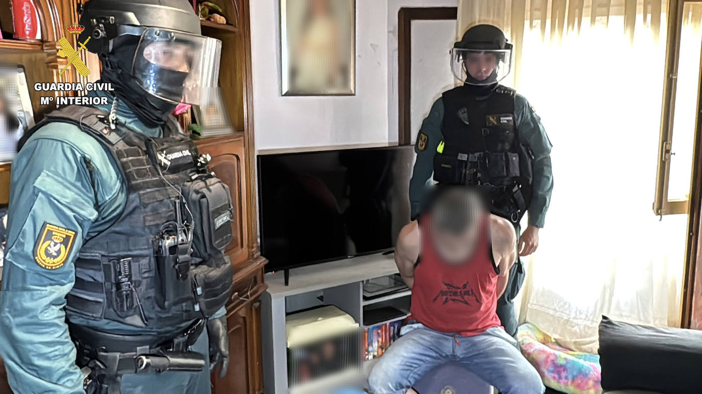 Las imágenes del operativo de la Guardia Civil en Calahorra