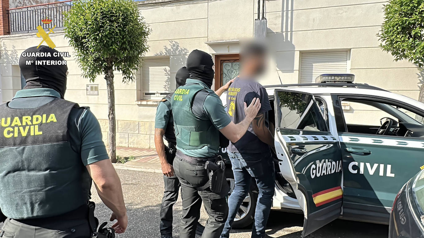 Las imágenes del operativo de la Guardia Civil en Calahorra