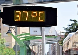 Un termómetro marca 37 grados en Logroño.