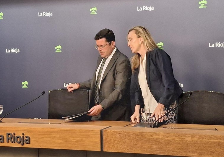 Los consejeros Alfonso Domínguez y Belinda León antes de iniciar la rueda de prensa.