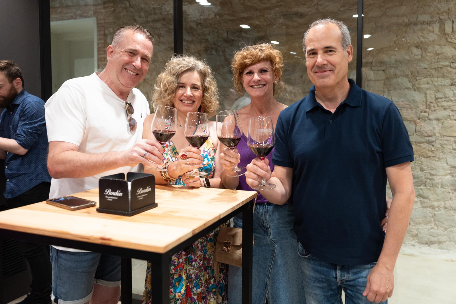 Las imágenes de la cata solidaria de Pioneros