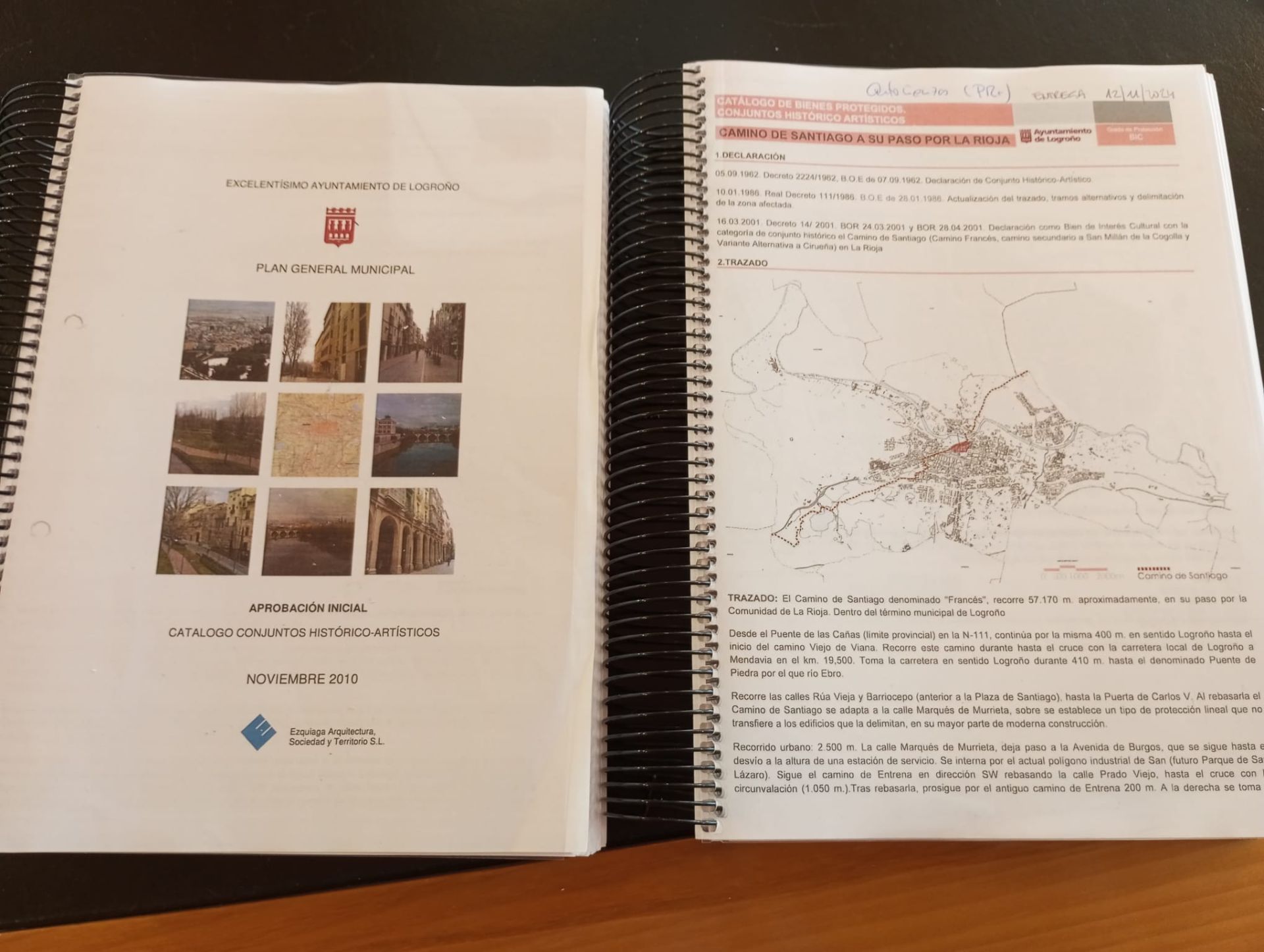 Los dos catálogos entregados por Ezquiaga según el PR+; el de 2010 a la izquierda, y el de 2024, publicado por Diario LA RIOJA, a la derecha.