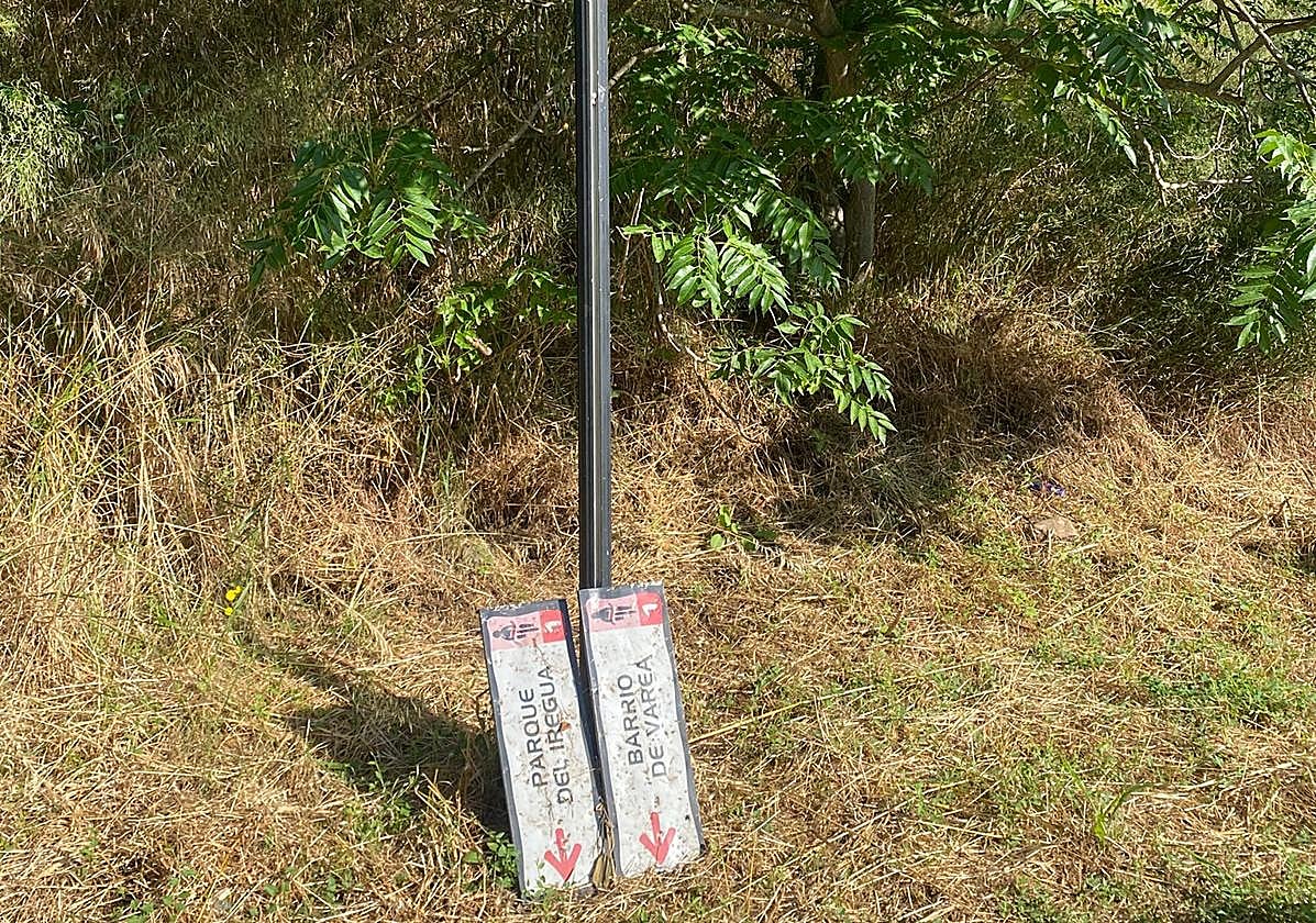 Un parque sin sombra y un carril bici por el césped: el Teléfono del Lector de hoy