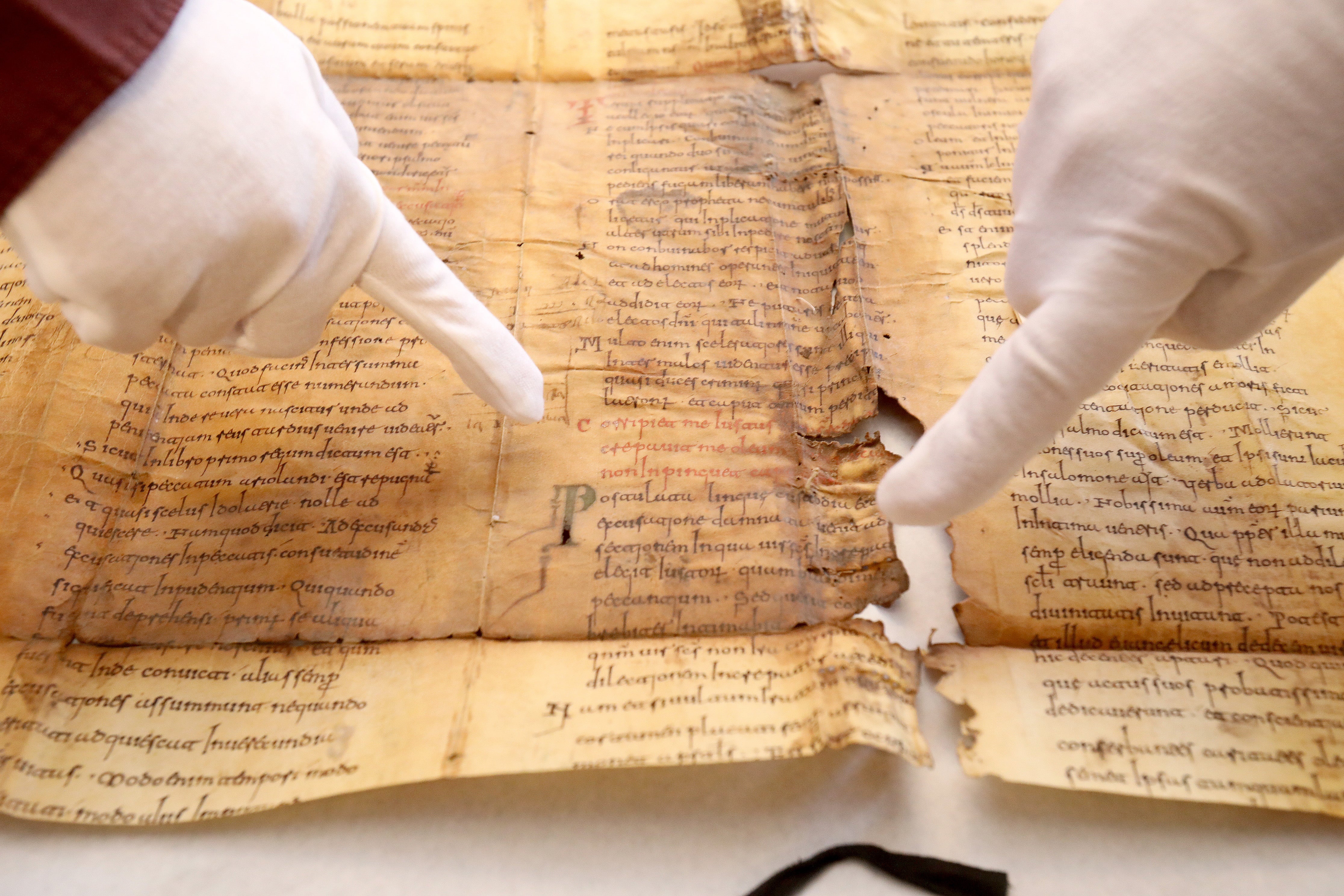 Así es el manuscrito del siglo X descubierto en el Archivo Diocesano
