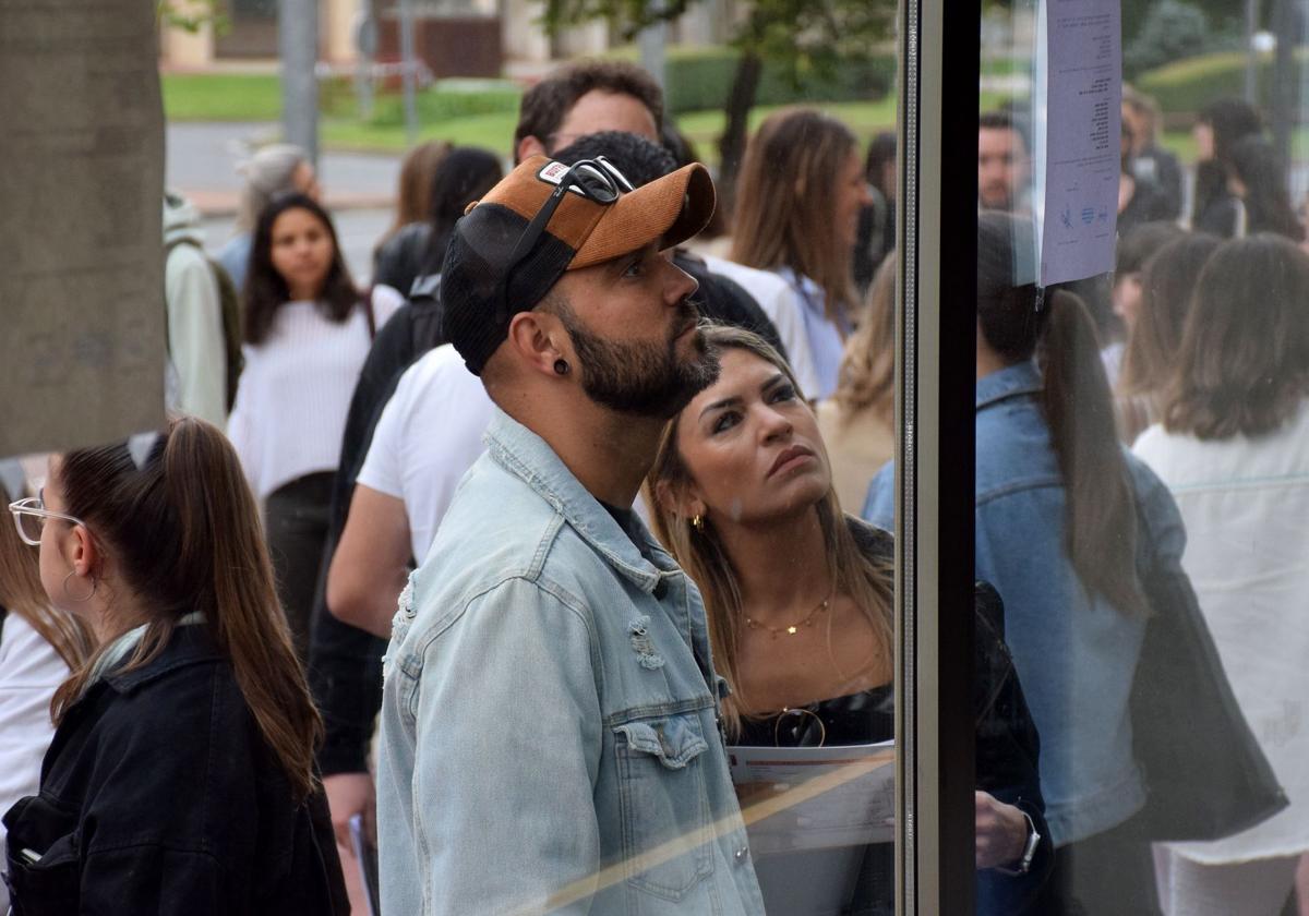 Oposiciones a maestro celebradas en el IES Comercio de Logroño hace ahora un año.