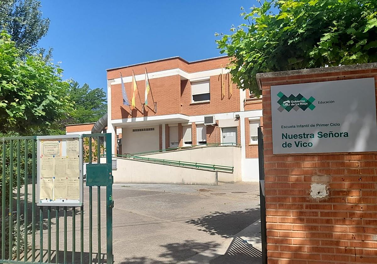 Entrada a la escuela infantil de primer ciclo Nuestra Señora de Vico de Arnedo.
