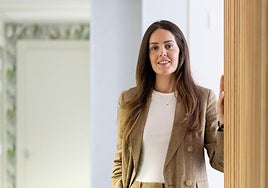 Carlota González posa en las instalaciones del Grupo Rafael González, dedicado a la alimentación, donde ejerce de administradora.