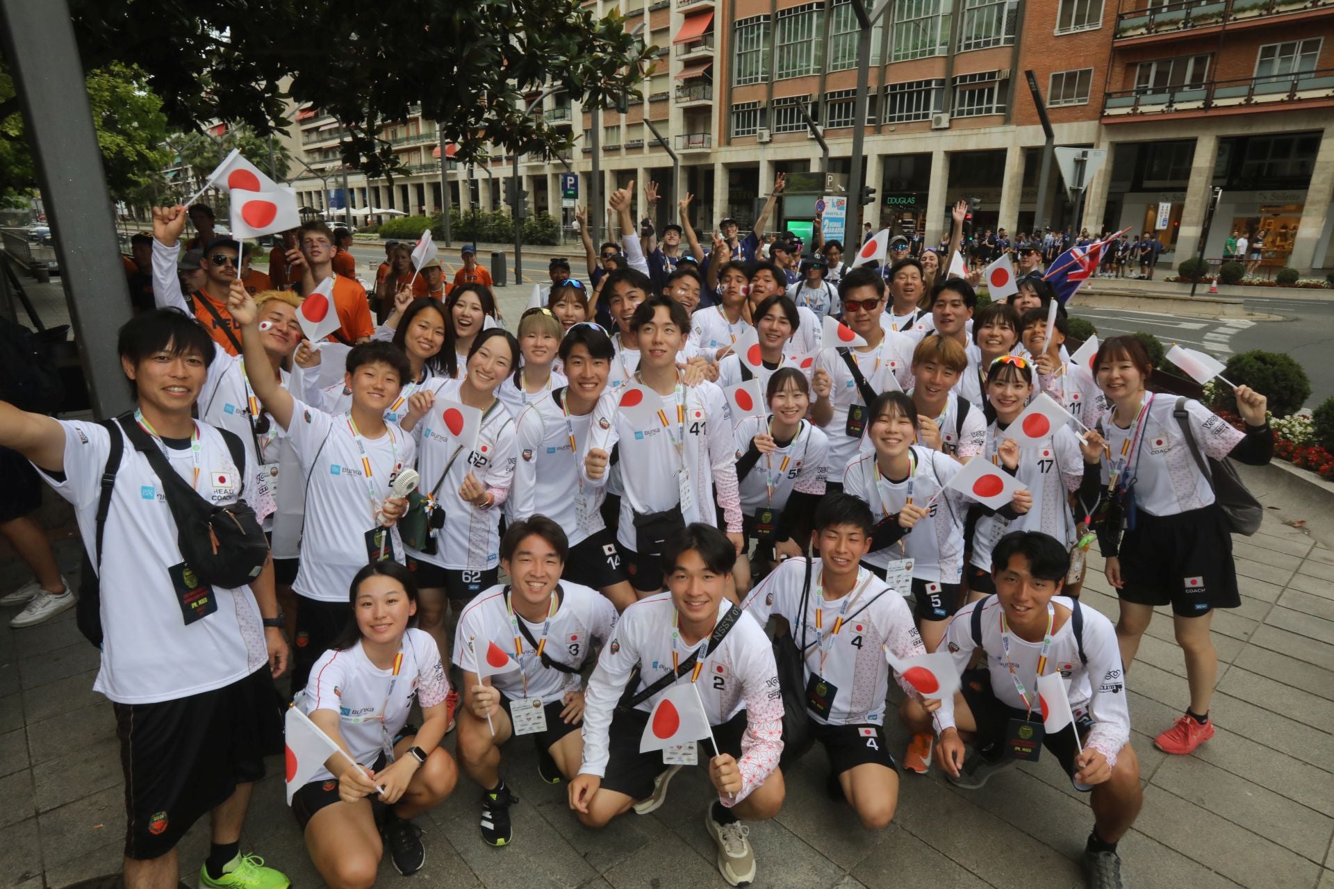 El desfile de las selecciones abre el Mundial de Frisbee