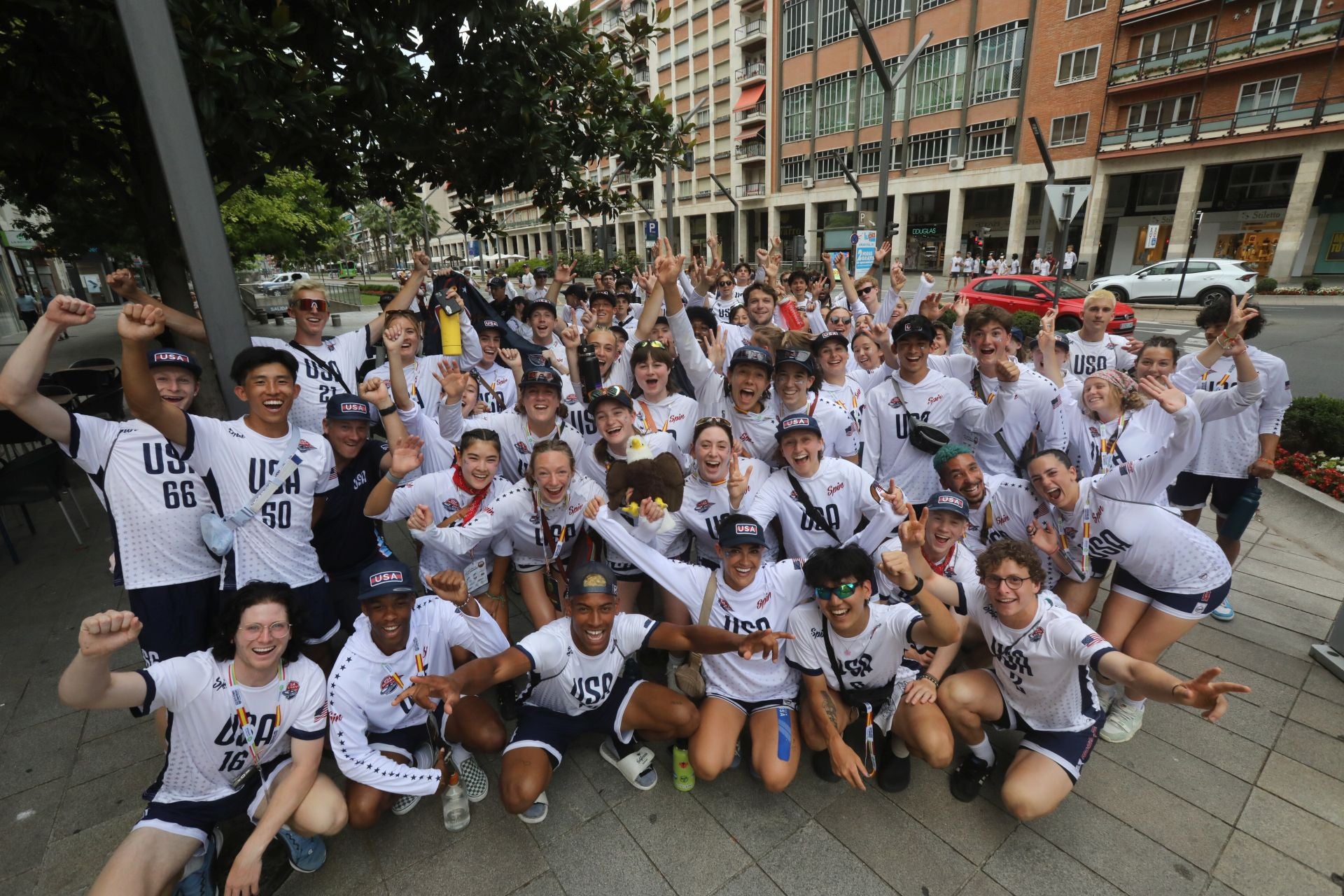 El desfile de las selecciones abre el Mundial de Frisbee