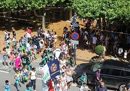 Pascalles y charanga después del lanzamiento del cohete.