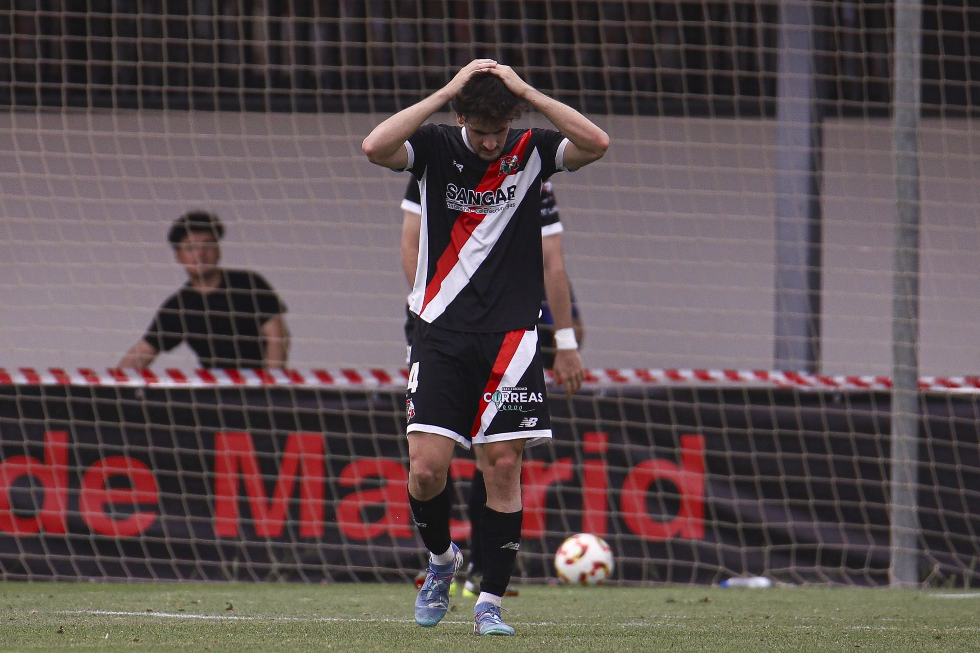 El Varea pierde ante el Rayo y se despide del ascenso