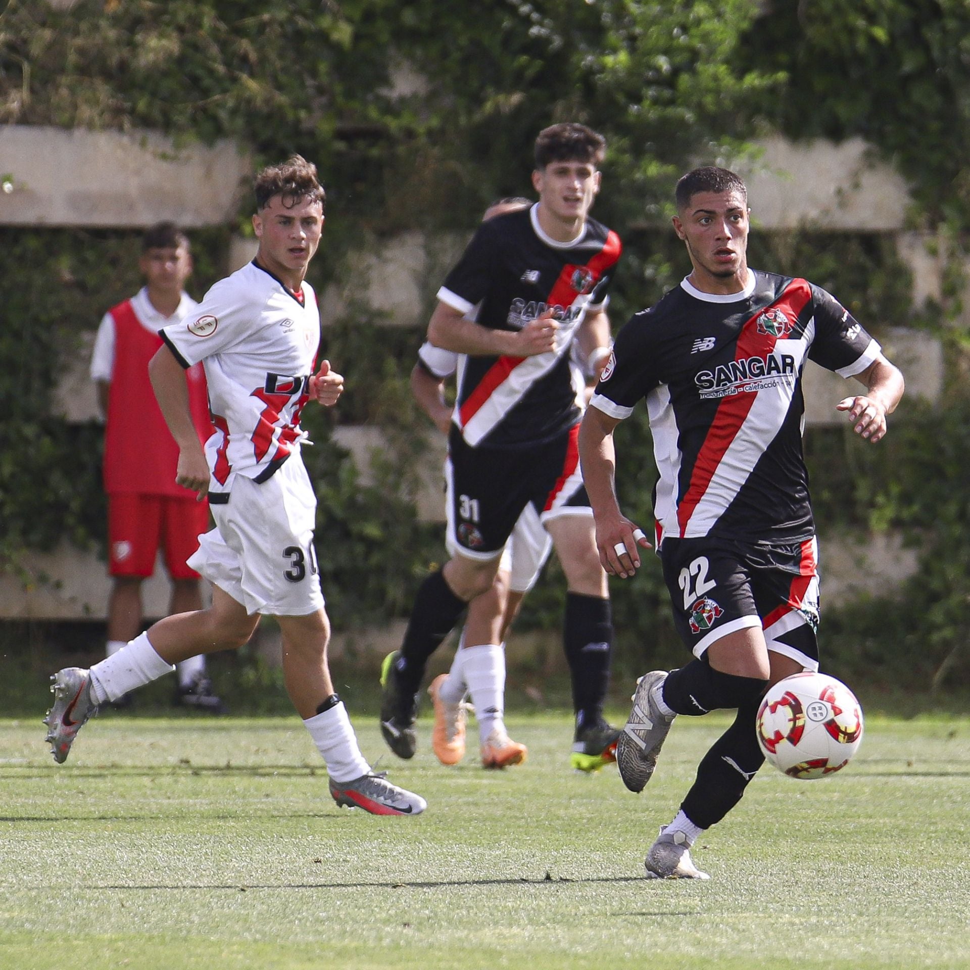 El Varea pierde ante el Rayo y se despide del ascenso