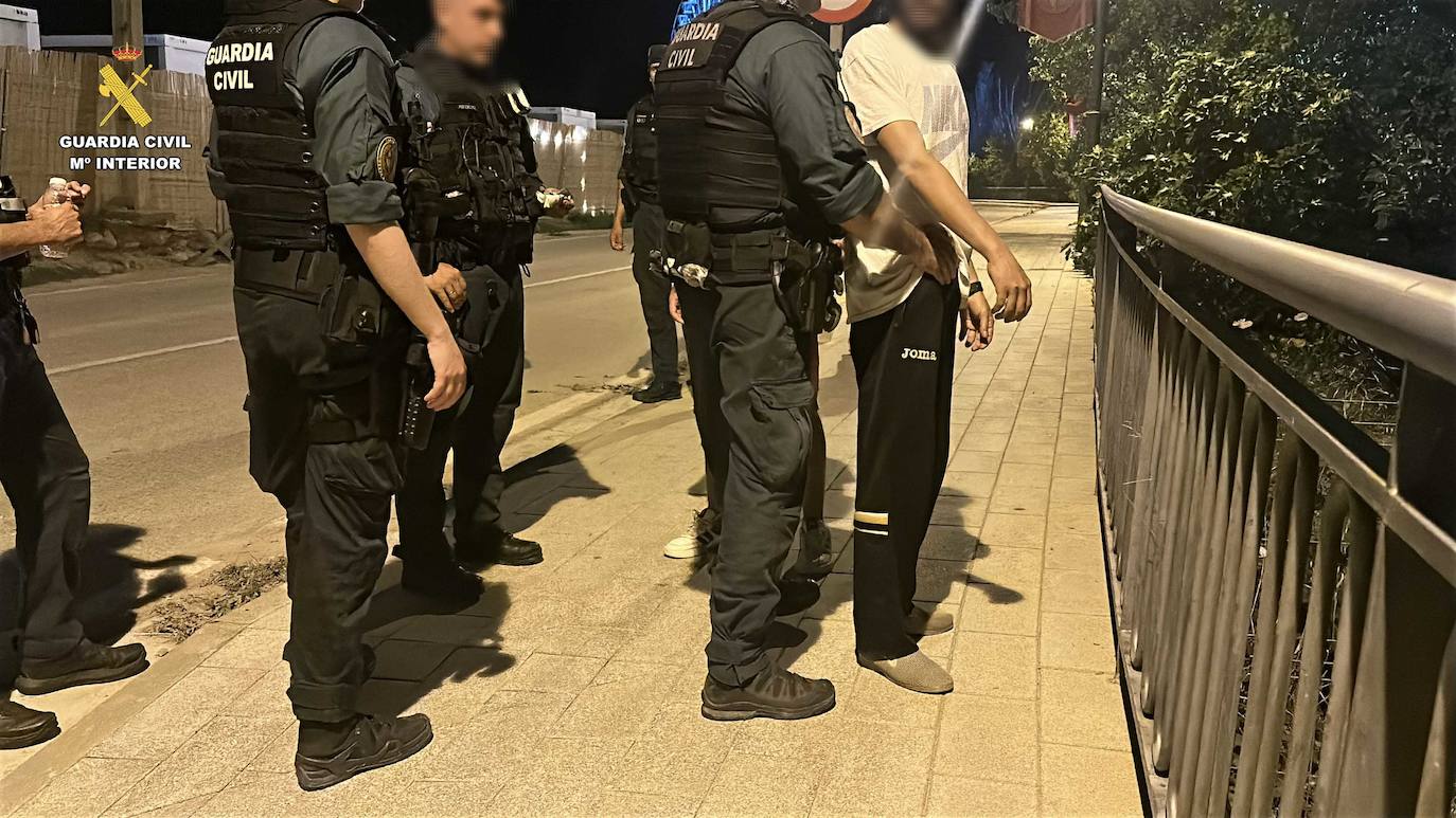 Las imágenes del operativo de la Guardia Civil en el Gran Reserva de Calahorra