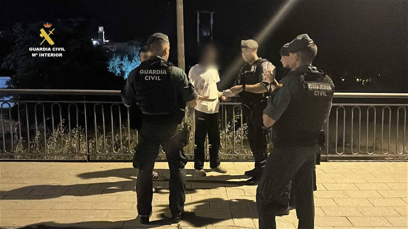 Las imágenes del operativo de la Guardia Civil en el Gran Reserva de Calahorra