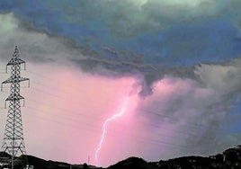 Rayo visto desde la zona de Villa Patro, con la silueta de Lardero al fondo. teresa