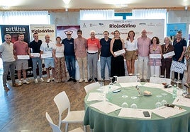 Todos los premiados posaron juntos antes de iniciar la cata.