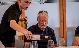 El tinto de Altanza, Edulis, fue uno de los vinos que los jugadores pudieron disfrutar durante la cata.