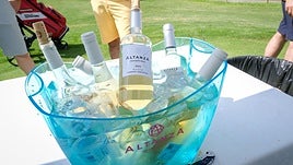 El Altanza blanco esperó fresquito a los jugadores en el recorrido.