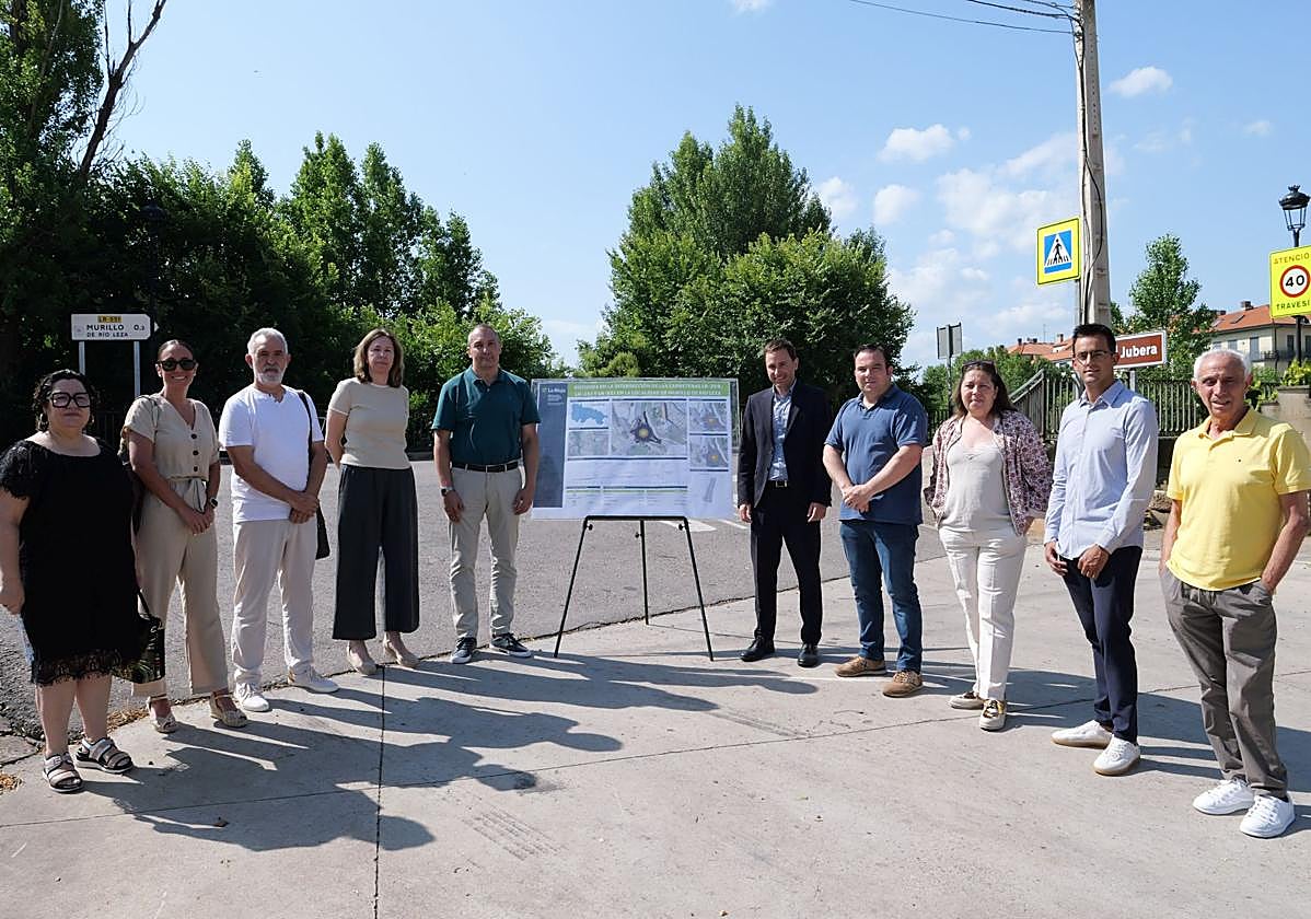 Presentación en Murillo de Río Leza de la nueva rotonda que se construirá en el cruce de las carreteras LR-259, LR-261 y la LR-551.