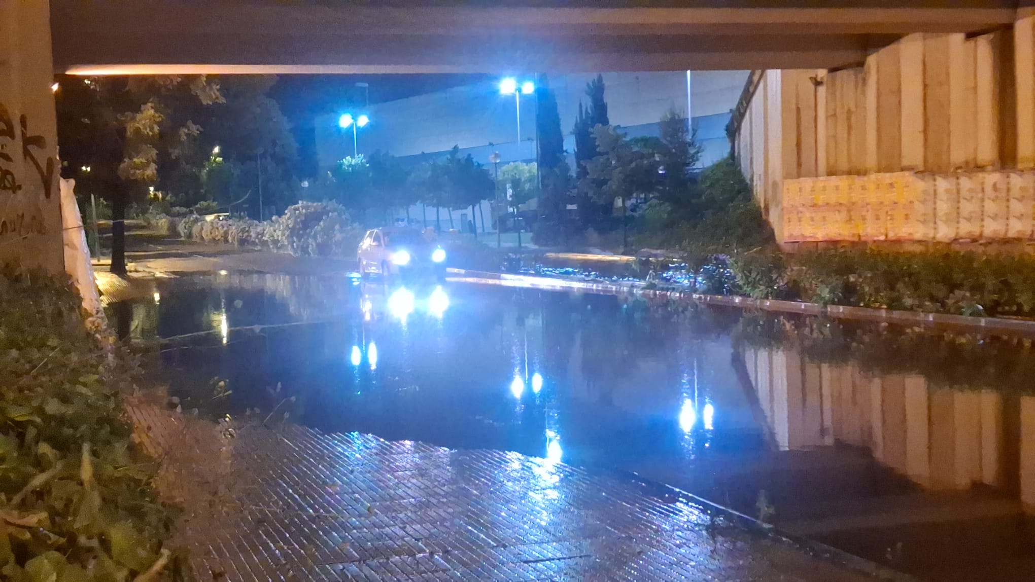 Túnel bajo la circunvalación en la calle Río Lomo de Logroño (entre el Berceo y el CCT de la UR)