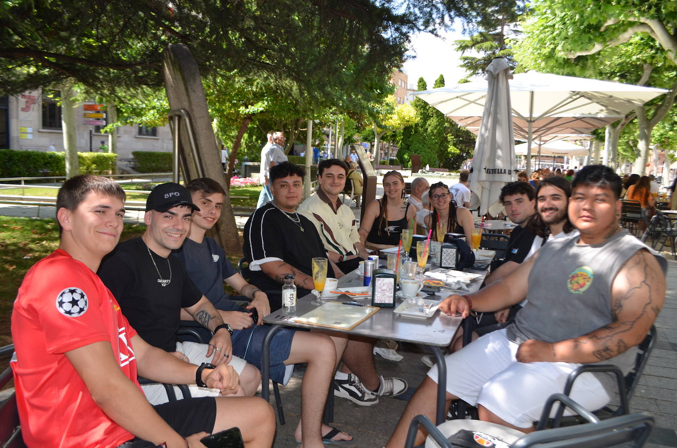 Las imágenes que dejan los holikers tras la primera noche del festival