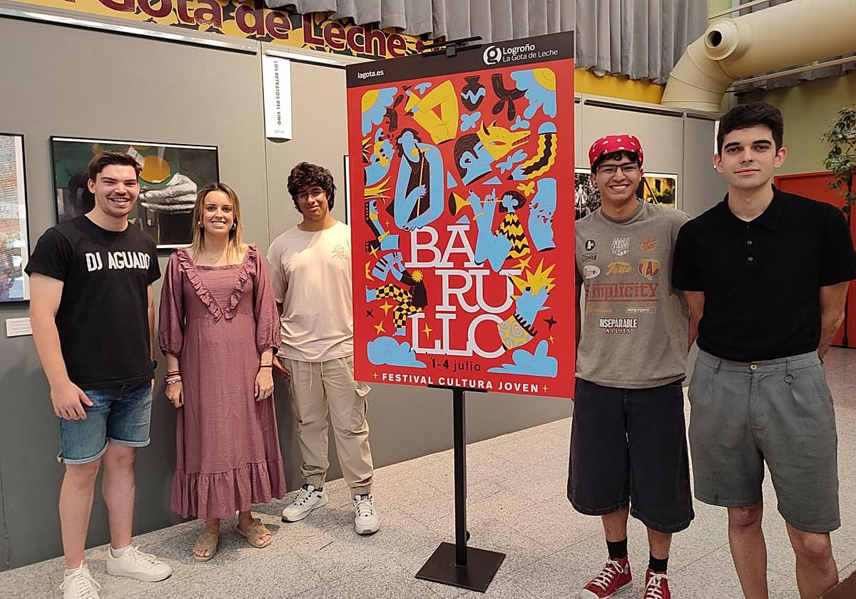 La edil Laura Lázaro con los artistas Víctor DJ, Alejandro Ureña, Moisés Espinoza y David Schuber.