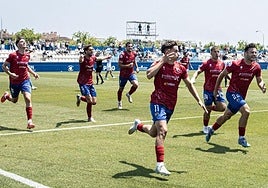 Joel Febas celebra un gol con el Teruel.