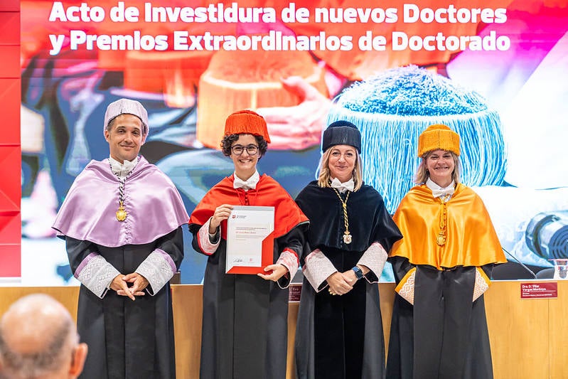 Las imágenes del acto de investidura de nuevos doctores en la UR
