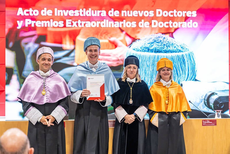 Las imágenes del acto de investidura de nuevos doctores en la UR